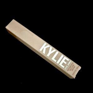 Kylie Jenner matte liquid lipstick in “on brand matte” #liquidlipstick